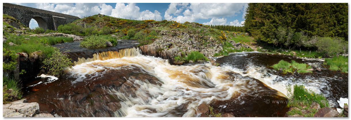 La rivière Le Bes, sur le plateau de l'Aubrac