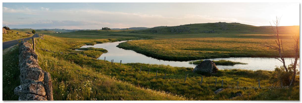 La rivière Le Bes, sur le plateau de l'Aubrac