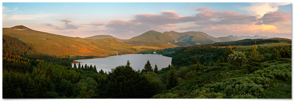 Le lac de Guery et le massif du puy de sancy