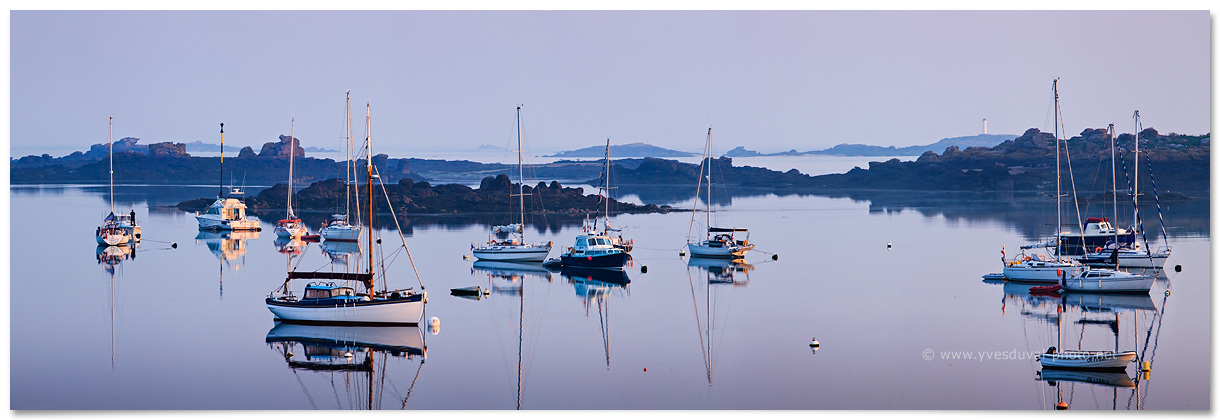 Voiliers au mouillage (Iles Chausey, Manche, Normandie, France) - Photo panoramique du littoral - Yves Duval