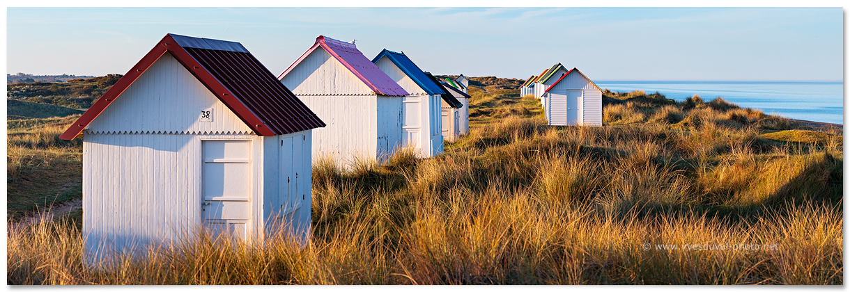Gouville-sur-mer - Les cabines de bain (Manche, Normandie, France) - Photo panoramique du littoral - Yves Duval