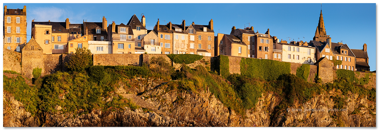 Granville, la Haute Ville (Manche, Normandie, France) - Photo panoramique du littoral - Yves Duval