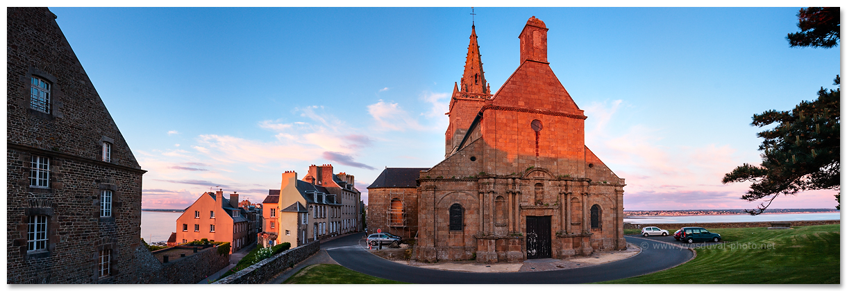 Granville, la Haute Ville (Manche, Normandie, France) - Photo panoramique du littoral - Yves Duval
