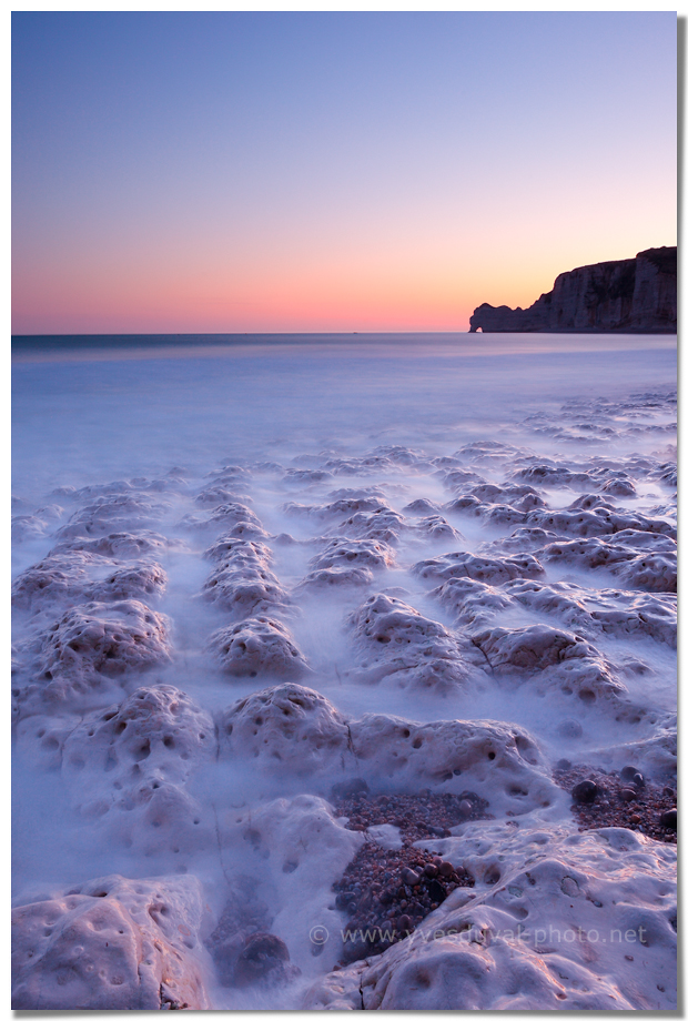 Etretat (Seine-Maritime, Normandie, France) - Photo panoramique du littoral - Yves Duval