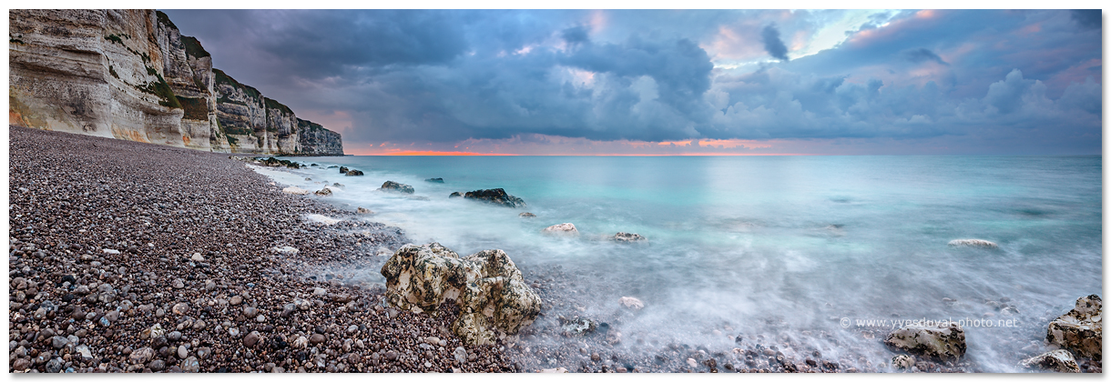 La valleuse d'Antifer (Seine-Maritime, Normandie, France) - Photo panoramique du littoral - Yves Duval