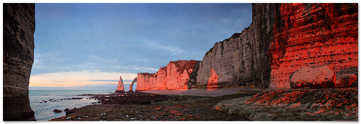 Les falaises et l'aiguille d'Etretat (Seine-Maritime, Normandie, France) - Photo panoramique du littoral - Yves Duval