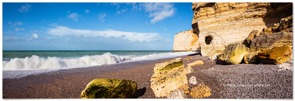Les falaises d'Etretat (Seine-Maritime, Normandie, France) - Photo panoramique du littoral - Yves Duval