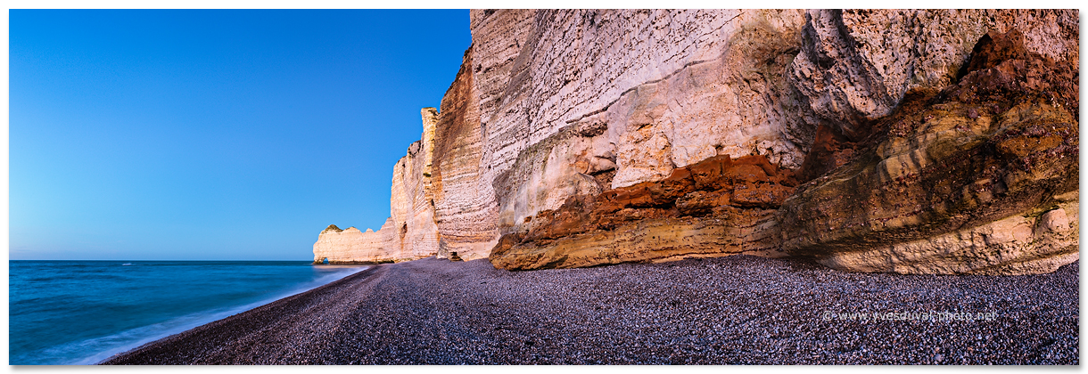 Les falaises d'Etretat (Seine-Maritime, Normandie, France) - Photo panoramique du littoral - Yves Duval