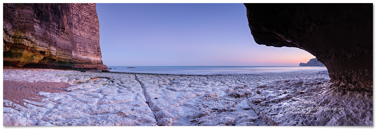 Les falaises d'Etretat (Seine-Maritime, Normandie, France) - Photo panoramique du littoral - Yves Duval