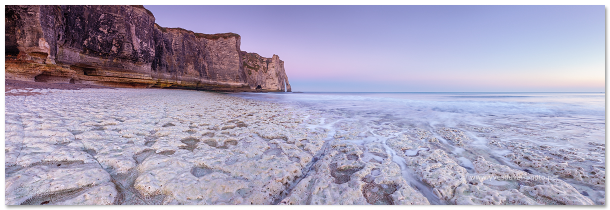 Les falaises et l'aiguille d'Etretat (Seine-Maritime, Normandie, france) - Photo panoramique du littoral - Yves Duval