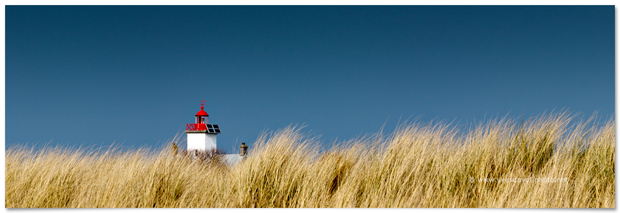 Le phare d'Agon-Coutainville (Manche, Normandie, France) - Photo panoramique du littoral - Yves Duval