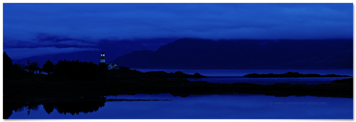 Le phare d'Ornsay à la nuit tombée