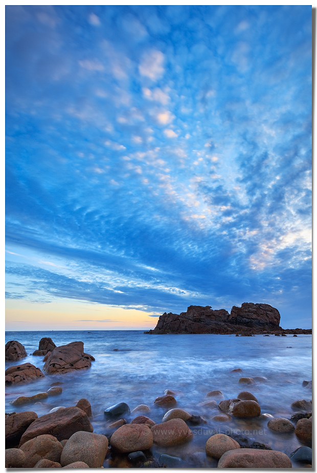 Nuages et lever de soleil sur Bréhat (Côte d'Armor, Bretagne)