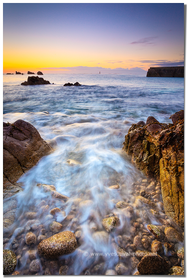 La mer d'Iroise depuis le port d'Arlan - Ouessant, Finistère, Bretagne
