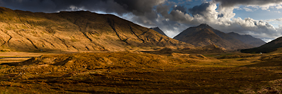 Lumière rasante sur les berges du Loch Arkaig (Highlands, Ecosse)