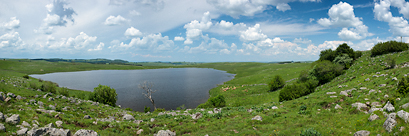 Le lac de Saint-Andéol (Aveyron, Occitanie)