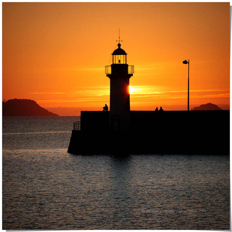 Le phare du port d'Erquy (Côtes d'Armor, Bretagne)