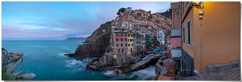 Le village de Riomaggiore  (Ligurie, Italie)