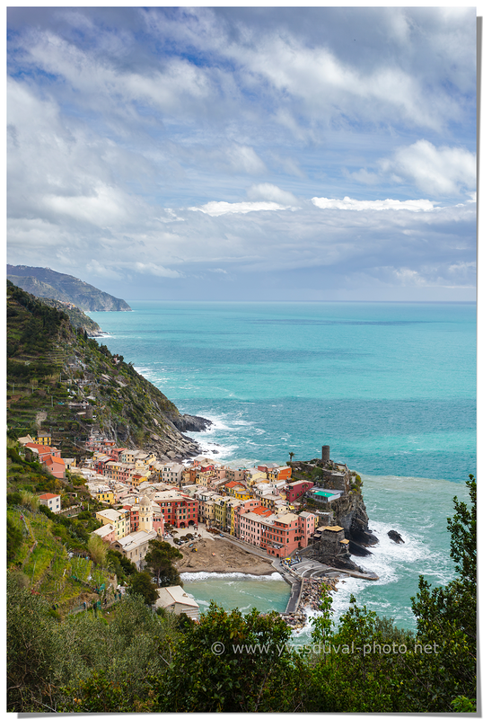 Vue sur le village de Vernazza  (Ligurie, Italie)