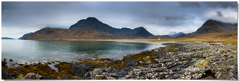 Les Black Cuillins depuis le Loch Scavaig (île de Skye, Ecosse, Royaume-Uni)