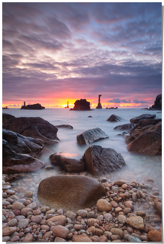 Coucher de soleil sur le phare de Nividic - Yves Duval-photo panoramique